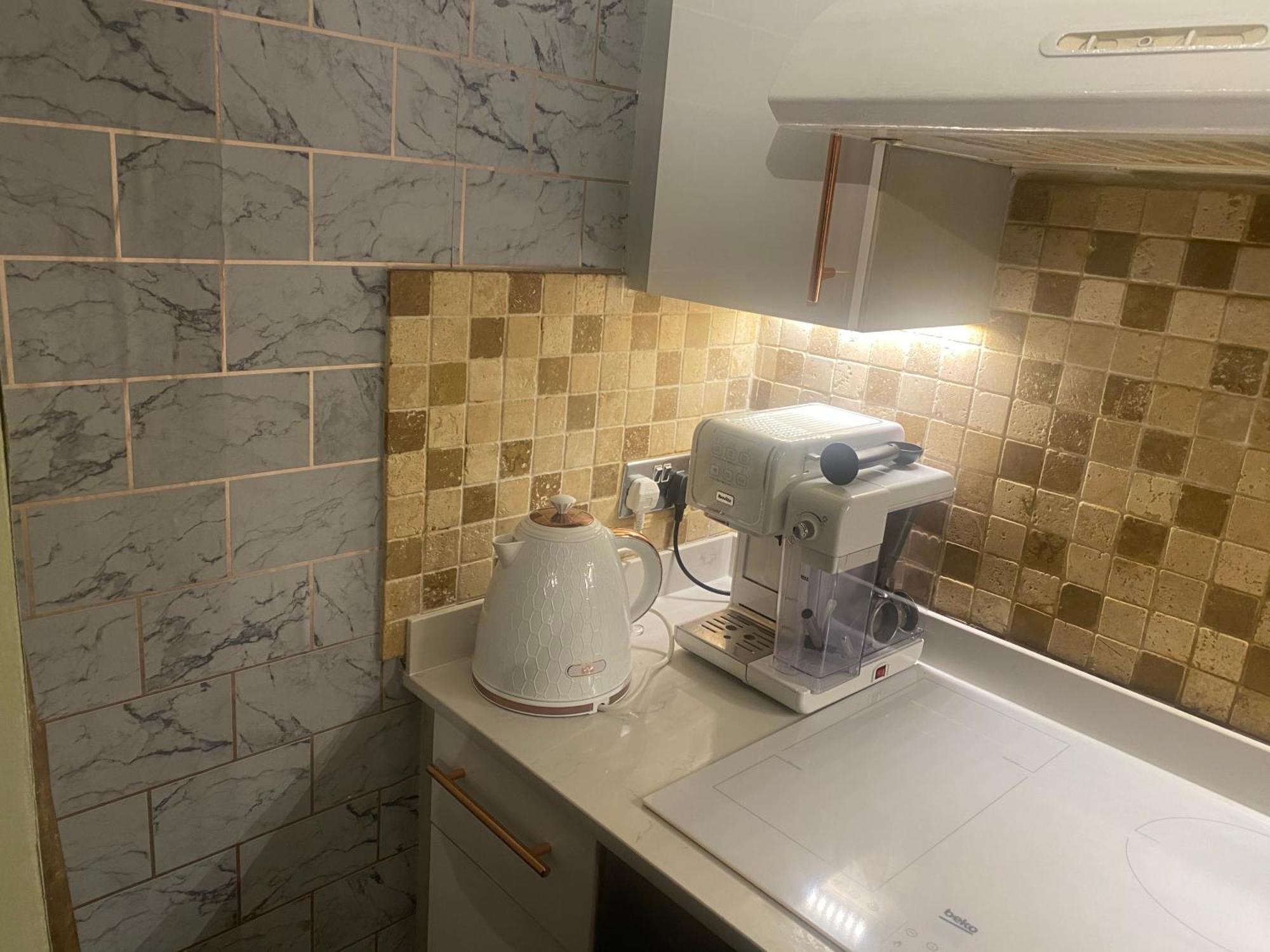 Quiet Lower Floor 2 Bed City Apartment With Private Patio Garden Bath Exteriér fotografie